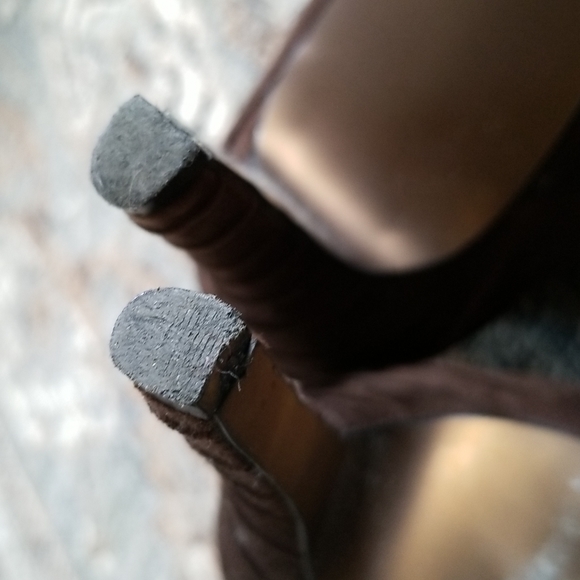 Enzo Angiolino Suede Booties, Heels - Picture 9 of 9